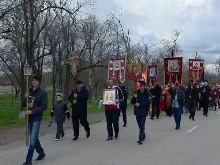 Пасхальное единение: воспитанники «Ермака» приняли участие в Крестном ходе