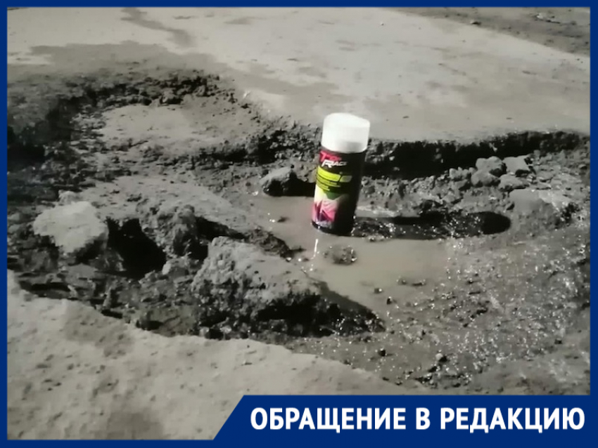 Огромная яма на дороге образовалась на перекрестке Пушкина-Ленина
