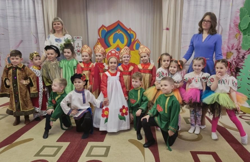 Большая сцена для маленьких артистов: в детском саду «Катюша» прошел главный театральный праздник года