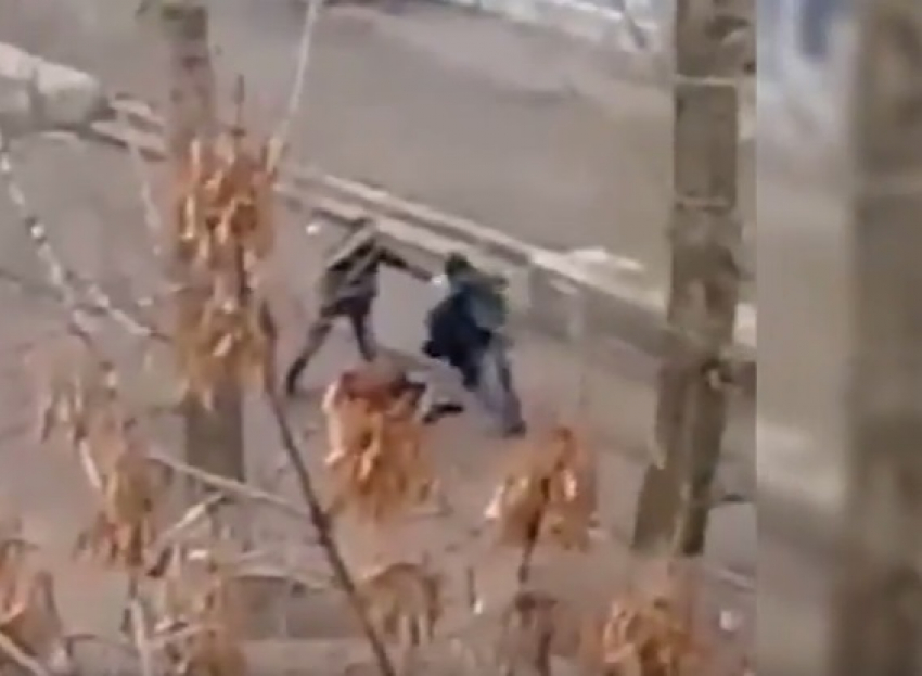 Зверское избиение мужчины с прыжками по голове на «30-нике» в Волгодонске попало на видео  