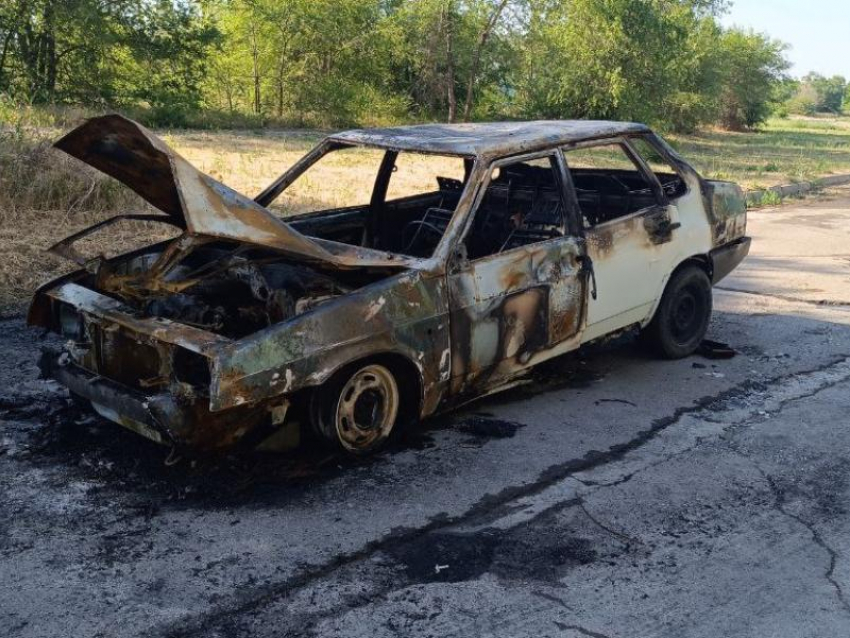 ВАЗ сгорел в новой части Волгодонска глубокой ночью 