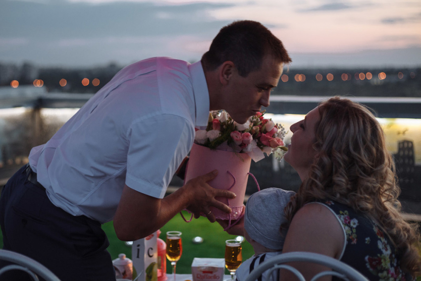 Победители конкурса «Счастье видно сразу» провели романтический вечер с сюрпризами на крыше городской высотки