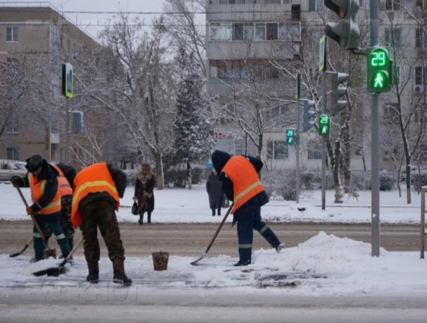 Первый рабочий день в Волгодонске начнётся с крепкого мороза и снега 
