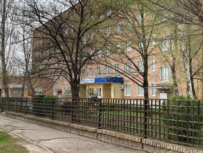 В реанимации находятся два пациента госпиталя для больных коронавирусом в Волгодонске: они подключены к ИВЛ 