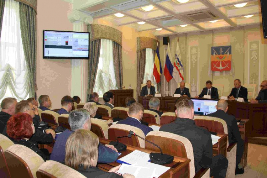 Рекордная явка депутатов на заседание Думы совпала с днем рождения Алексея Фирсова