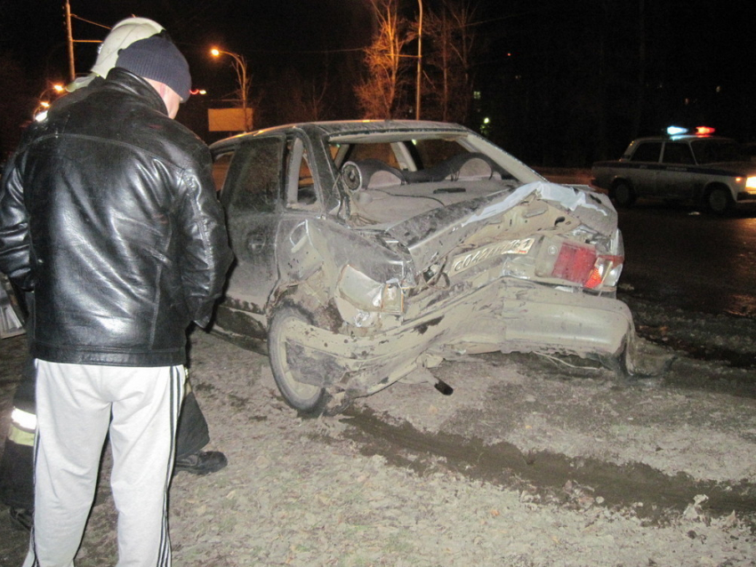 В Волгодонске на улице Морской произошло серьезное ДТП с участием автомобилей «Ауди» и «Хендай» - один человек пострадал