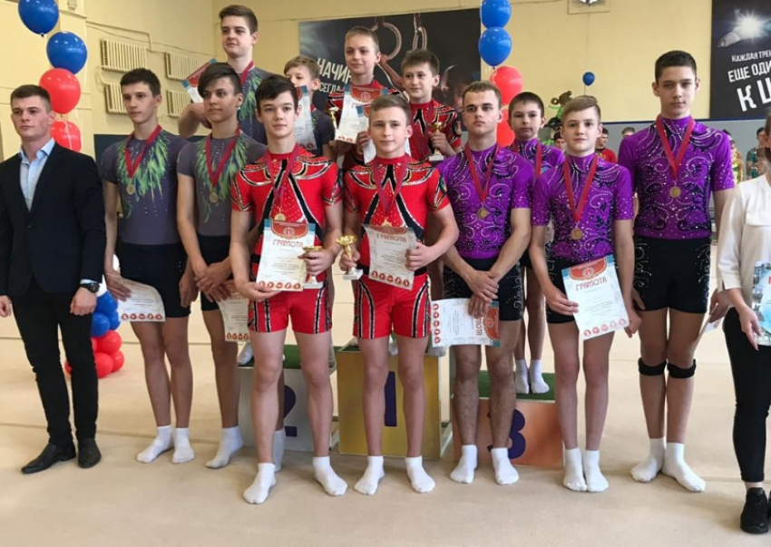 Акробаты из Волгодонска с успехом выступили на Всероссийских соревнованиях