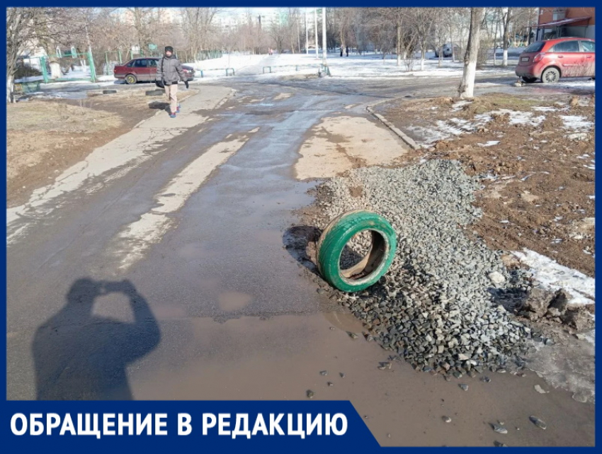 «Дети и машины могут провалиться под землю!»: горожанин призывает дорожников отремонтировать асфальт