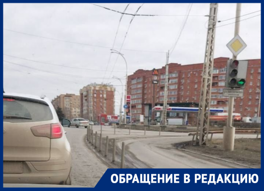 Разделительные столбики на въезде в новый город стали невидимыми