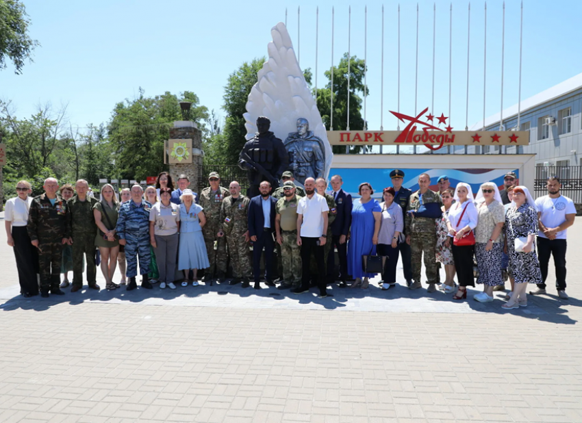 Жизнь после фронта и надежный тыл: в Волгодонске прошел большой диалог ветеранов боевых действий и волонтеров