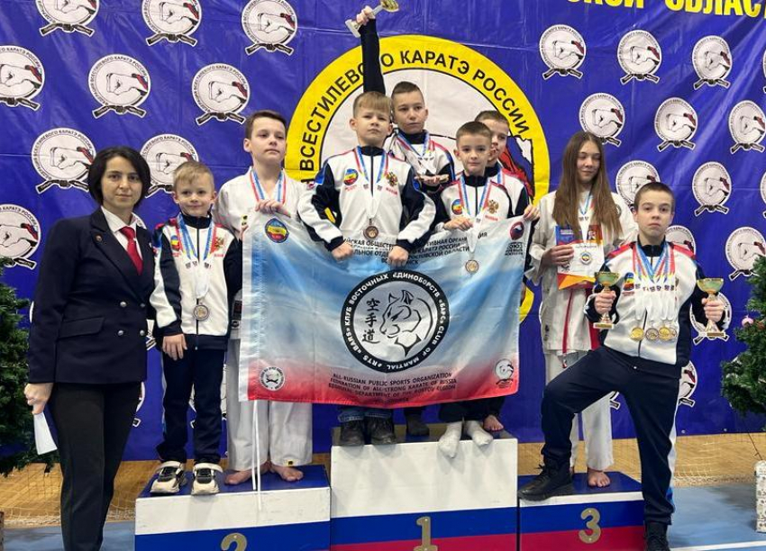 Десятки наград и высокий почет: волгодонские каратисты отличились на областном турнире 