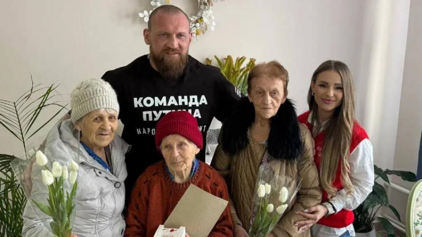 Дмитрий Кудряшов и Народный фронт поздравили женщин Волгодонска с 8 Марта