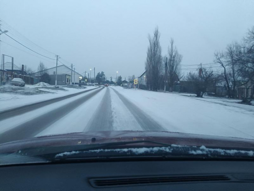 Госавтоинспекция Ростовской области предупреждает о сложных погодных условиях на дорогах