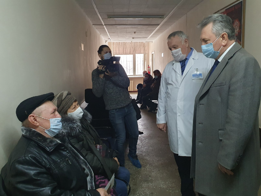 Какие очереди в поликлинике Волгодонска увидел Виктор Мельников