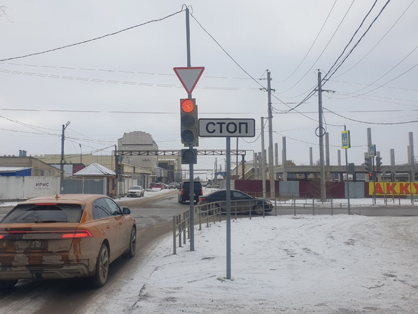 Два светофора на Степной и Морской отремонтировали в Волгодонске