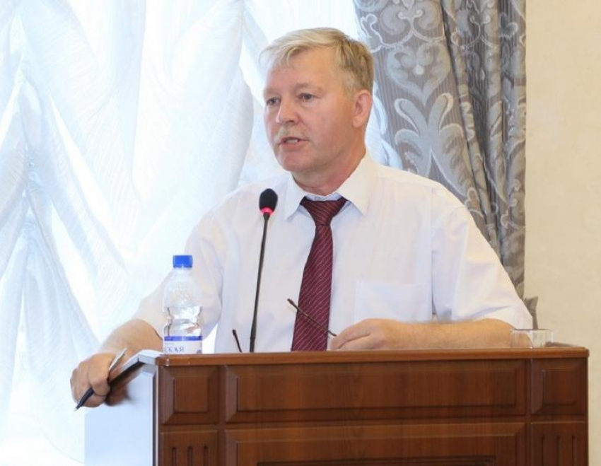 Обязанности Виктора Мельникова временно на себя возьмет его заместитель по экономике Сергей Макаров