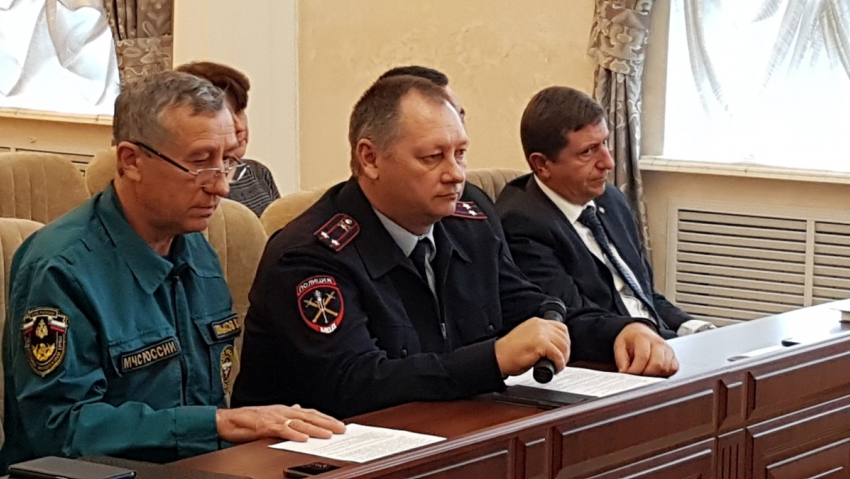 Бороться с пьяными за рулем и «закладчиками» посоветовали полицейским Волгодонска в администрации