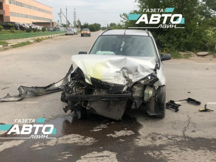 Водитель и пассажир Газели пострадали в аварии на Индустриальной
