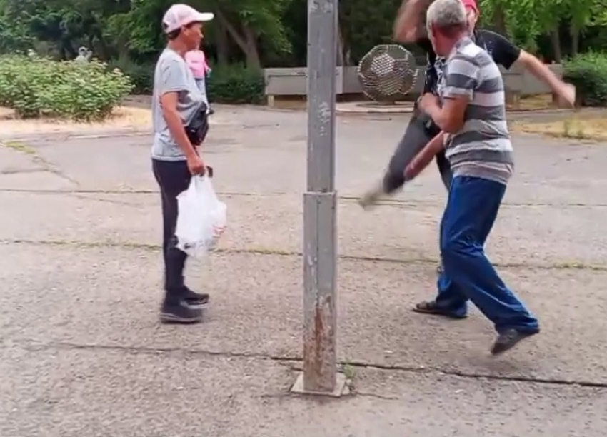 Показательное выступление устроили каратисты-любители после курса по литрболу в Волгодонске