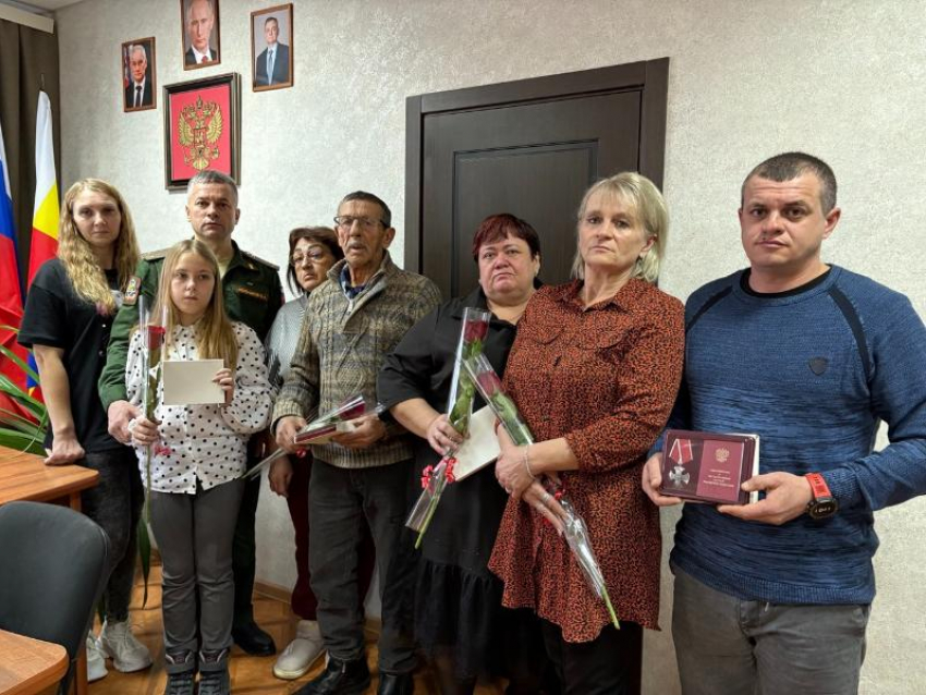 Семьям погибших участников СВО в Волгодонском районе переданы государственные награды