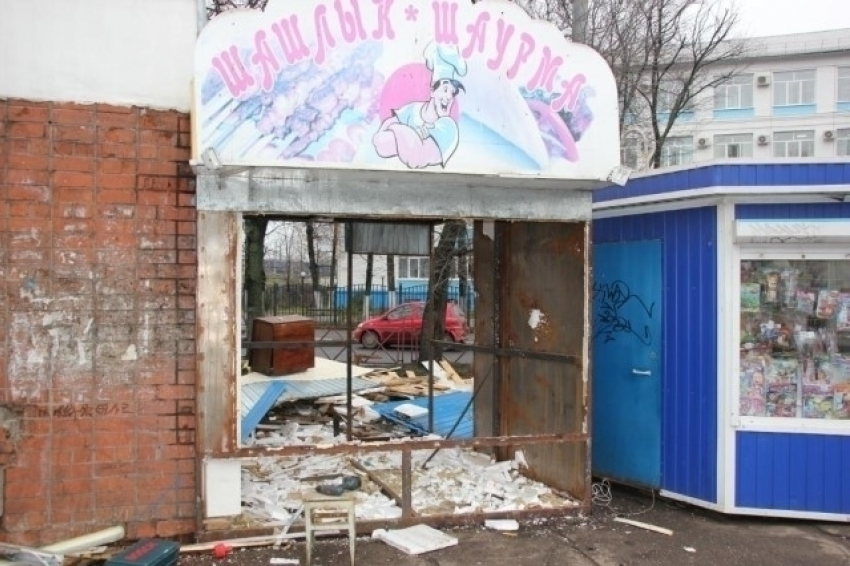 В Волгодонске пустуют торговые павильоны - предприниматели закрыли свои торговые точки из-за запрета продажи алкоголя и табака