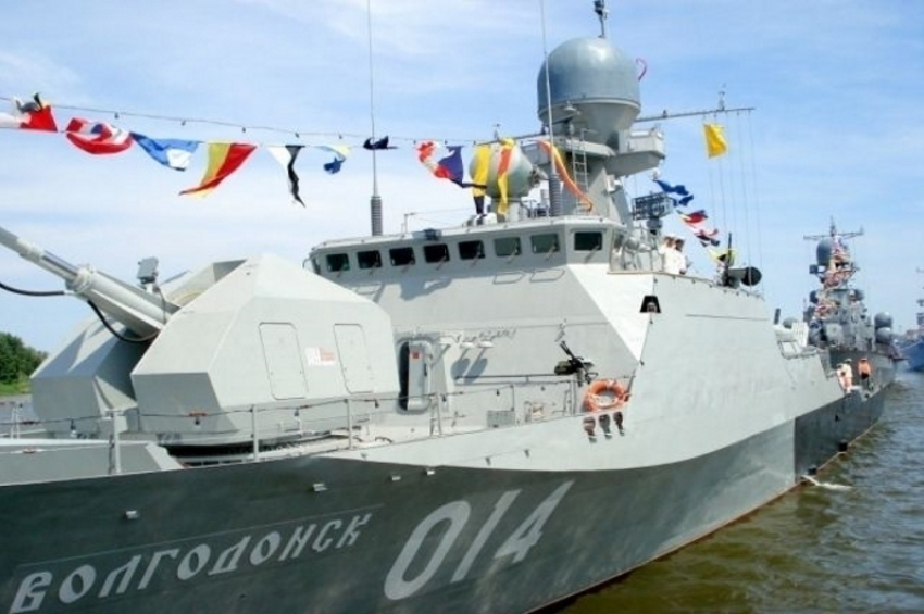 Корабль «Волгодонск» отметил День ВМФ в Астрахани