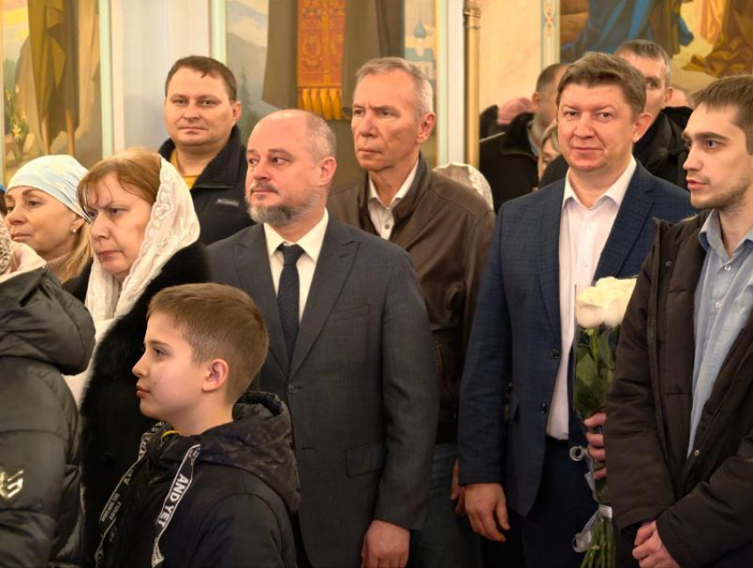 Дмитрий Вельможко разделил Рождественское богослужение с верующими Волгодонска