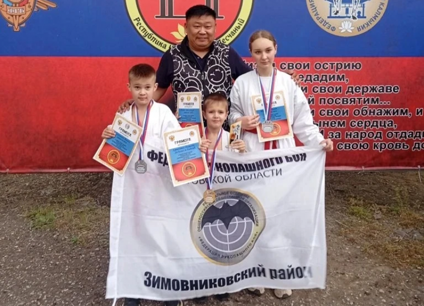 Рукопашники из Зимовников успешно выступили на турнире в Калмыкии