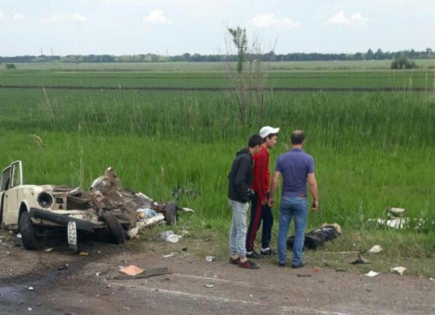 Появились фотографии с места страшной аварии с пятью погибшими на трассе Ростов-Волгодонск