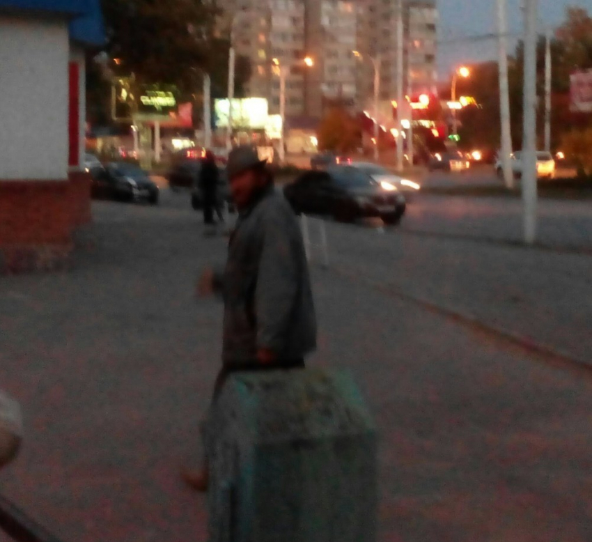 В Волгодонске бомж пытался сорвать торжественный пуск освещения на проспекте Строителей
