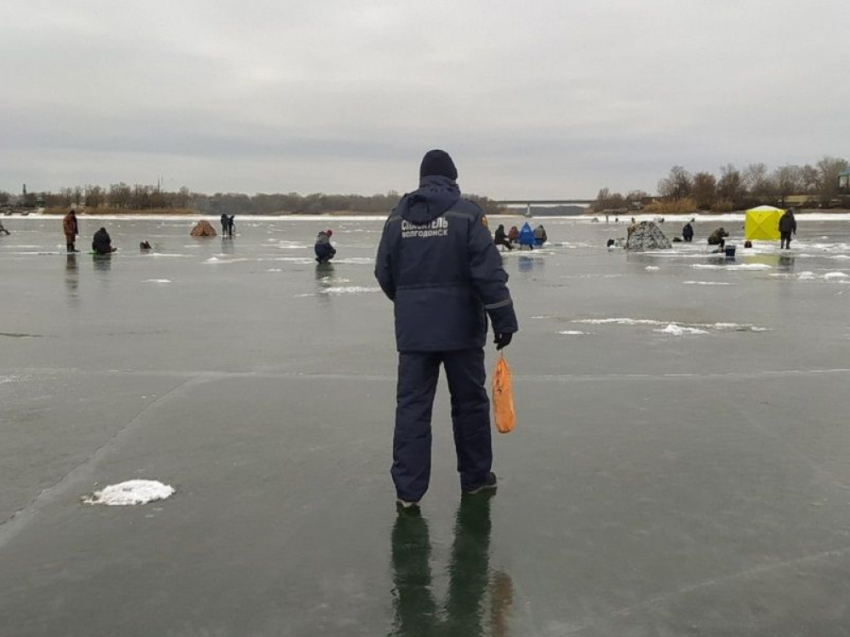 Свыше 600 рыбаков за один день вышли на лед в Волгодонске