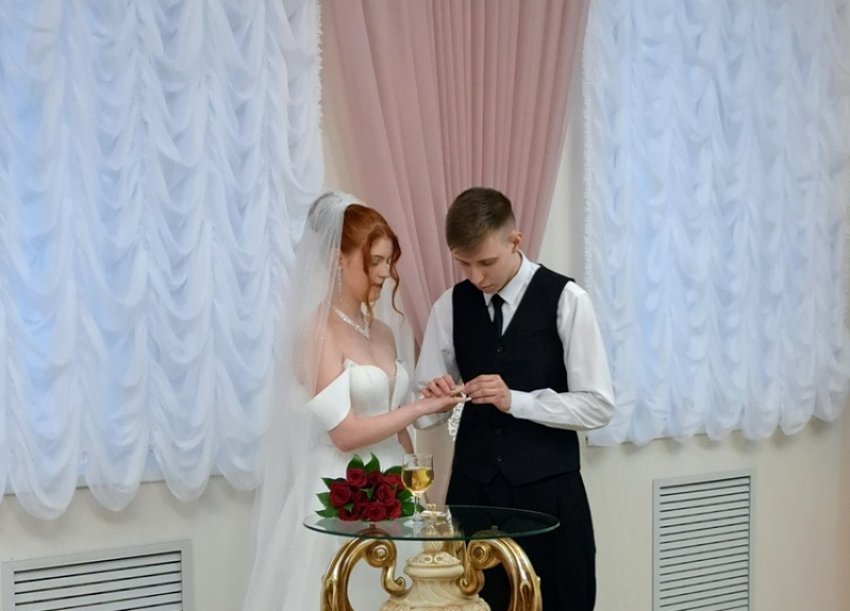 «Красивую» дату для свадьбы выбрали 10 пар молодоженов Волгодонска