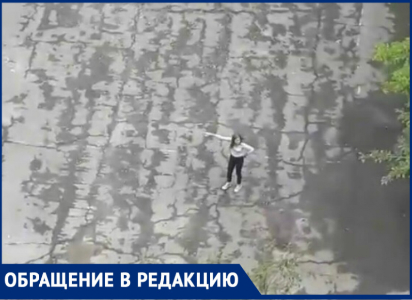 Девочка-подросток перебила окна в заброшенном здании на улице Кошевого 