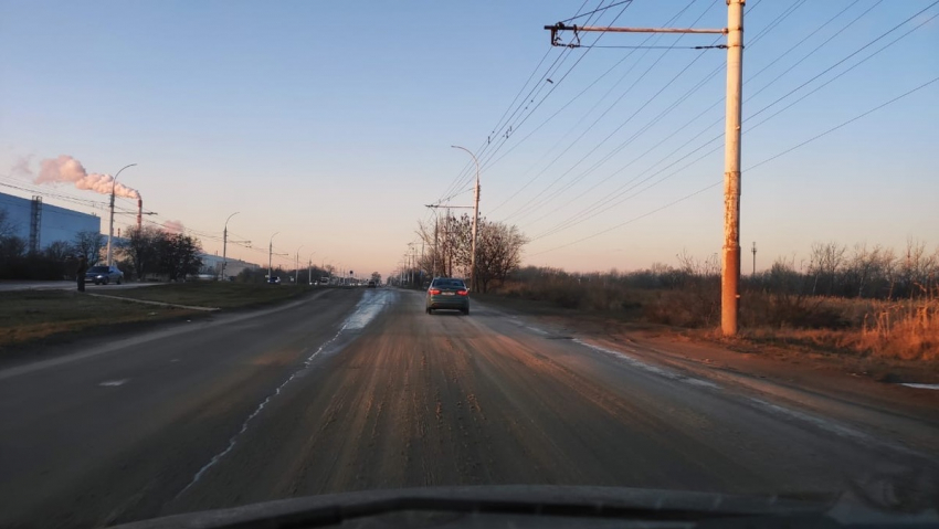 Такси по 400 рублей и авто, слетевшие с дороги: как Волгодонск встретил первый понедельник зимы
