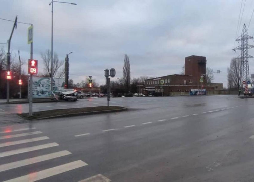 Четыре человека пострадали в утреннем ДТП на Портовой в Волгодонске 