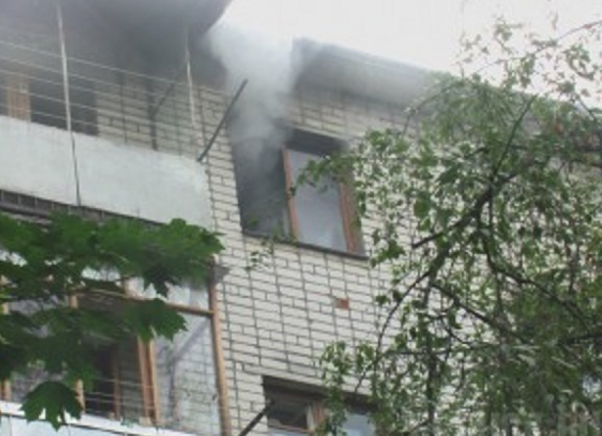 В Волгодонске вспыхнул огонь в одной из квартир