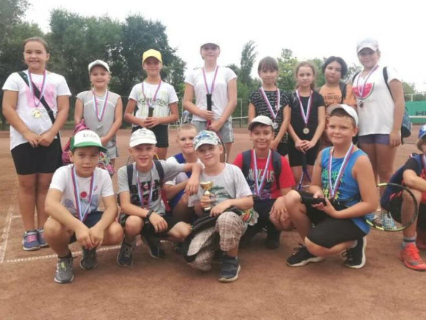 Свыше 60 спортсменов разных возрастов собрал городской турнир по теннису 
