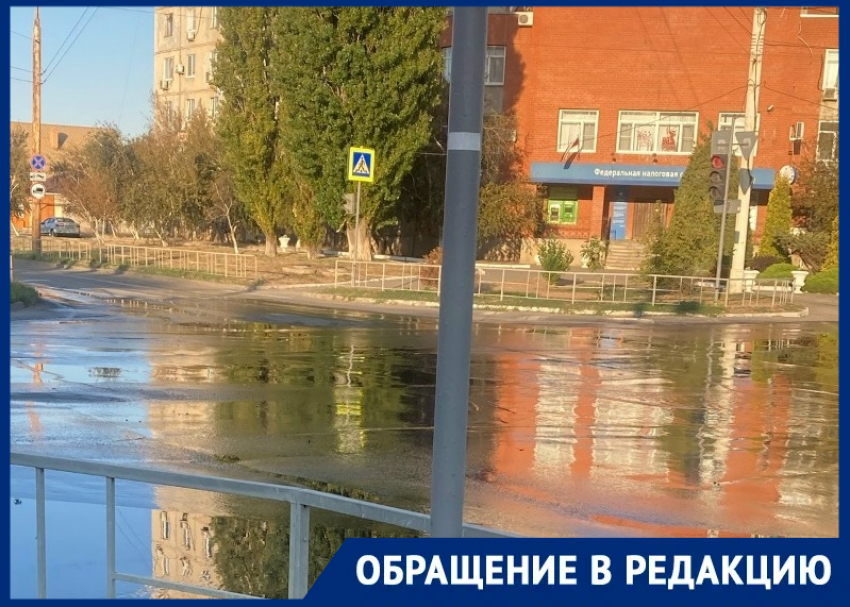 «Венеция с душком»: окрестности налоговой затопило море из фекалий 