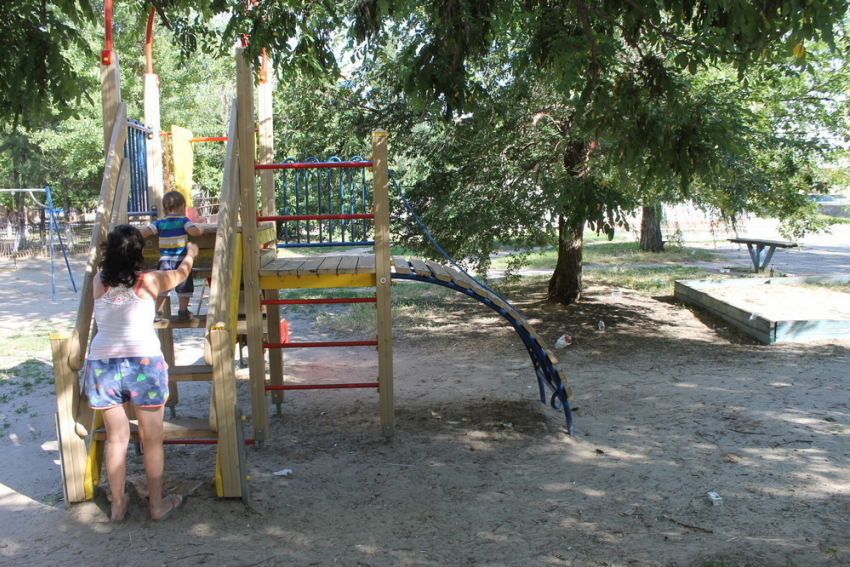 Волгодонцы просят закрыть алкоточки возле детских площадок