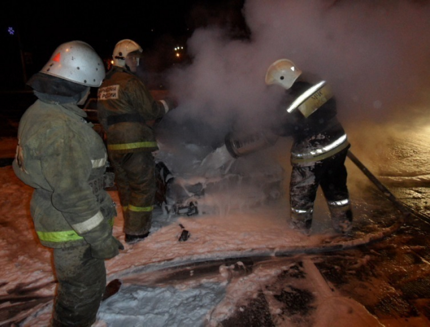В Волгодонске сгорел автомобиль «Ауди-80»