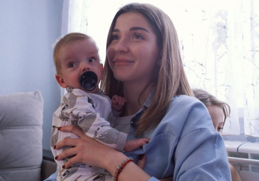 Рождество дома - чудо для маленького Алеши: девять месяцев семья сражается за здоровье сына