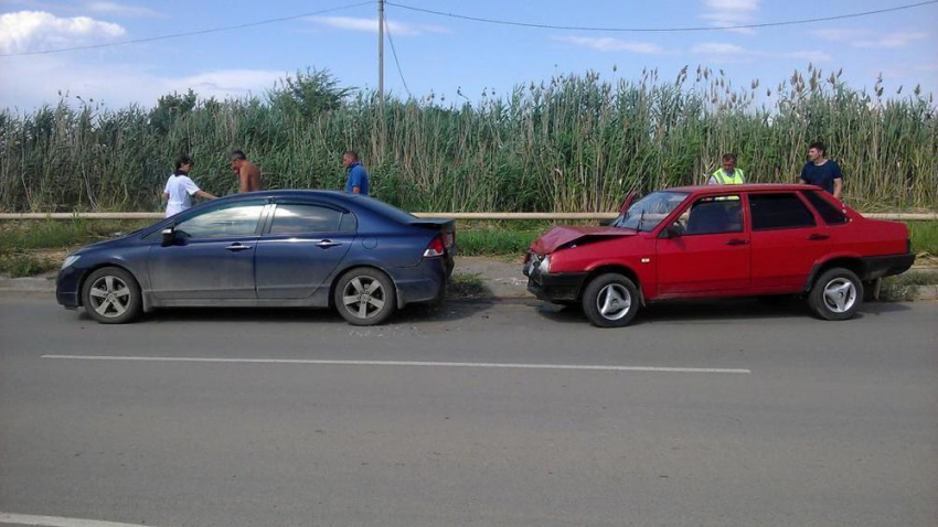 В Волгодонске пьяный водитель «девятки» влетел в припаркованный автомобиль