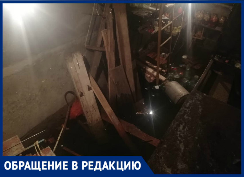 Подвалы гаражей в ГСК,14 оказались затоплены горячей водой 