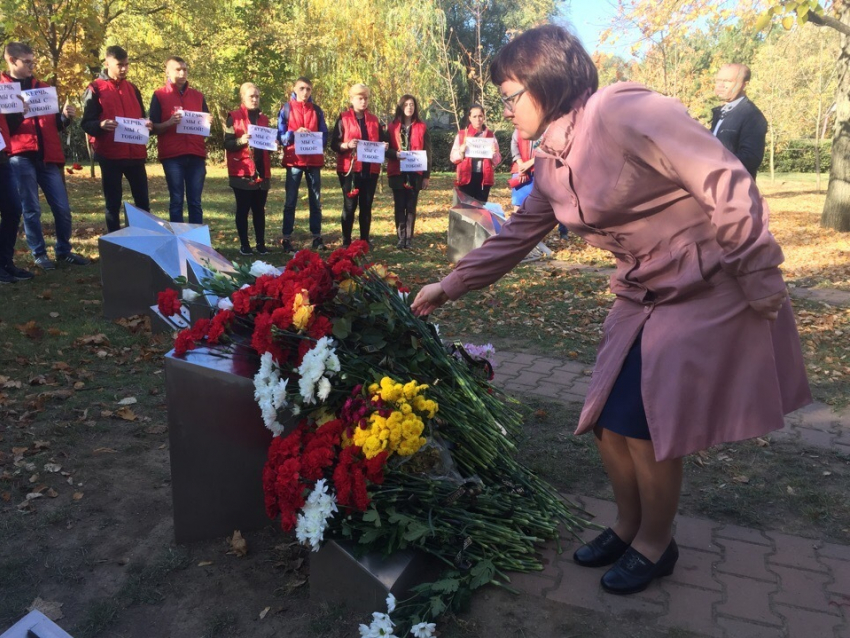 "Керчь, мы с тобой": Акция памяти прошла в парке Победы