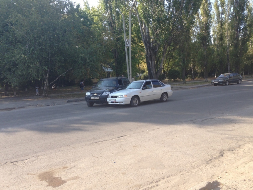 В Волгодонске на улице 50 лет СССР столкнулись две иномарки — читатель