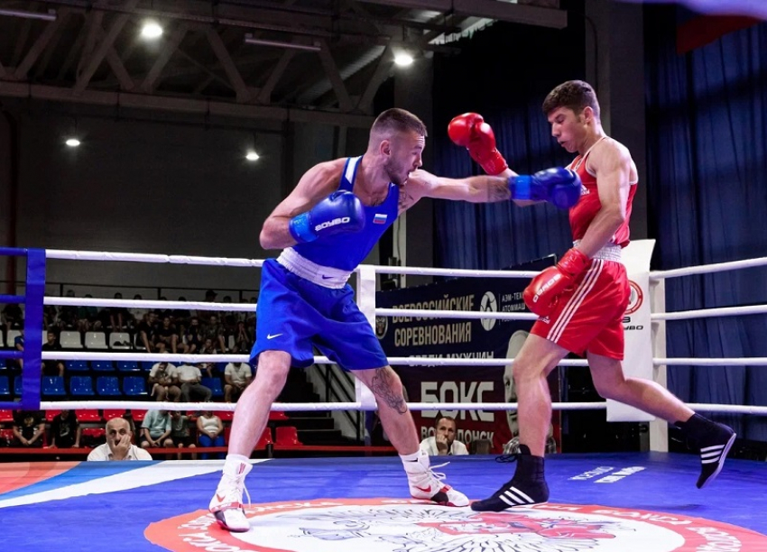 Противник капитулировал: волгодонский боксер Семен Набокин обеспечил себе путевку в полуфинал