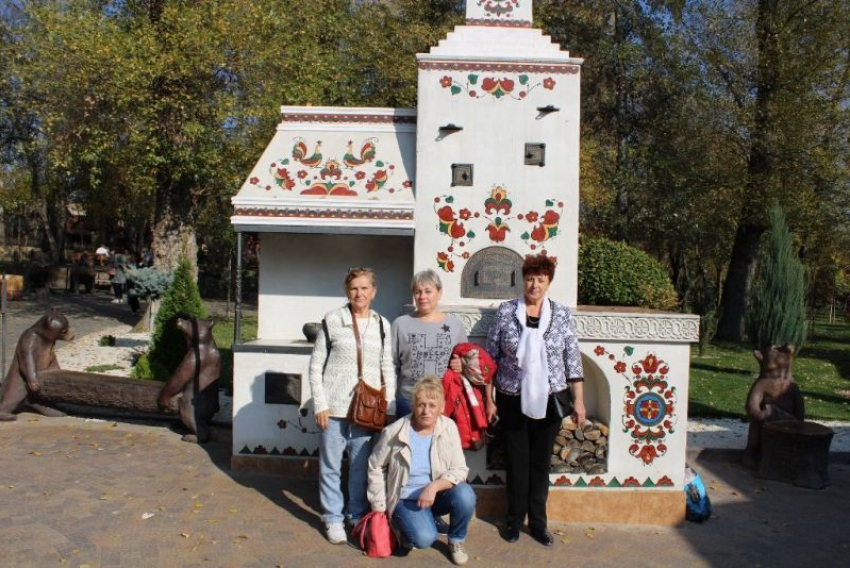 «Нескучное краеведение»: пожилые граждане из Волгодонска посетили «Лога Парк»