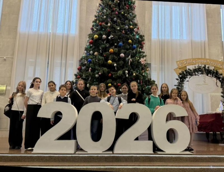 Главная елка Дона: 15 школьников из Волгодонска побывали на празднике у губернатора