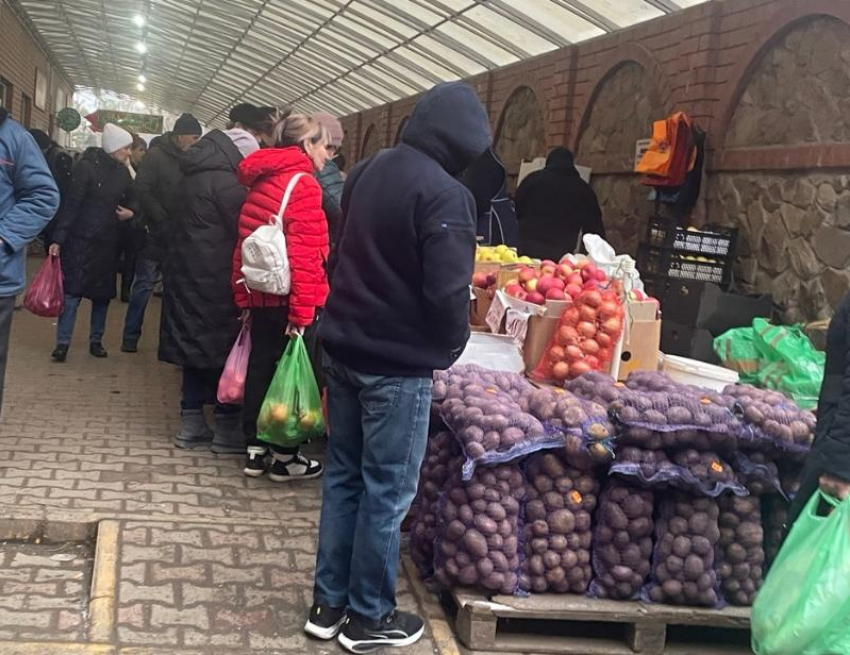 Волгодонск в преддверии  «праздника живота»: рынок «Машенька» - эпицентр новогоднего шопинга 