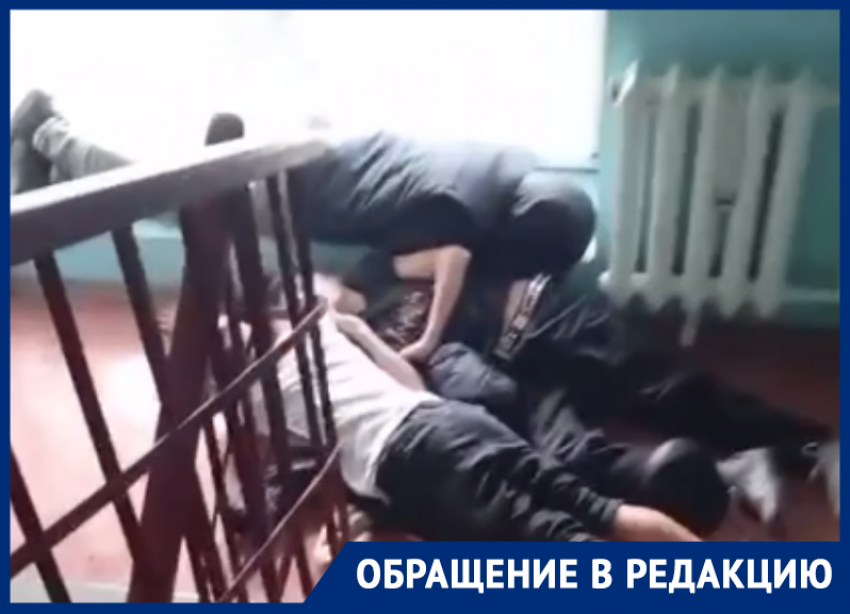 Ночной приют на Маршала Кошевого: жители Волгодонска обеспокоены ночлегом подростков в подъезде